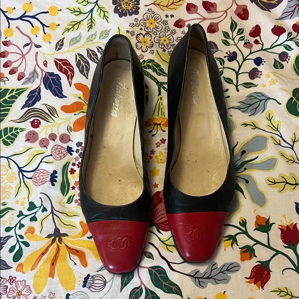 Vintage Black and Red Heels - Picture 1 of 6